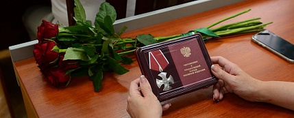 В Майкопе передали награды родным бойцов, погибших в зоне СВО