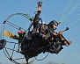 Мотопарапланеристы пролетели над Майкопом с георгиевской лентой